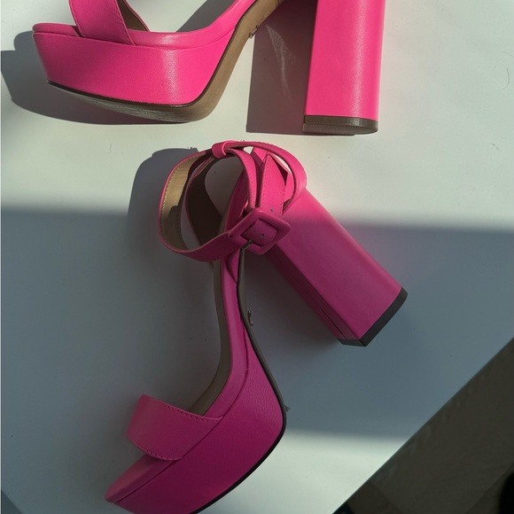 AREZZO BRAND NEW NEON PINK PLATFORM 💕 - Picture 7 of 11